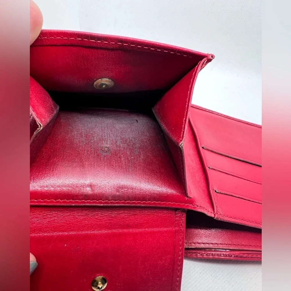 LOUIS VUITTON Bi-Fold Epi Wallet